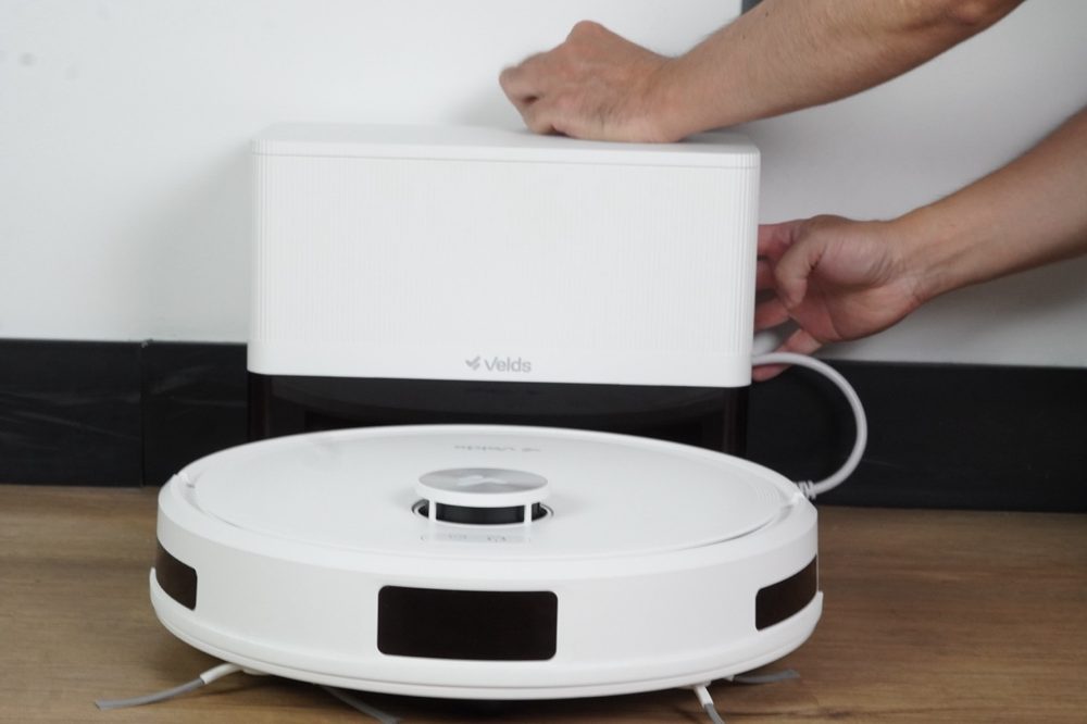 Connect the dock and charge
